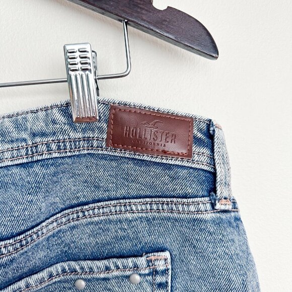 NWT Hollister High-Rise Mom Shorts 3” | Size 17 (W33) | Studded Distressed Denim - Picture 7 of 7